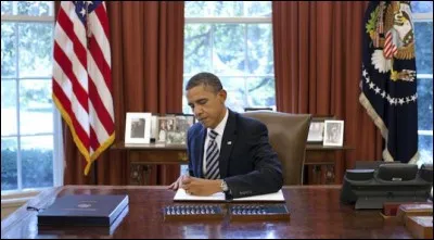 En raison de sa forme, le bureau du président des Etats-Unis à la Maison-Blanche est appelé le bureau...