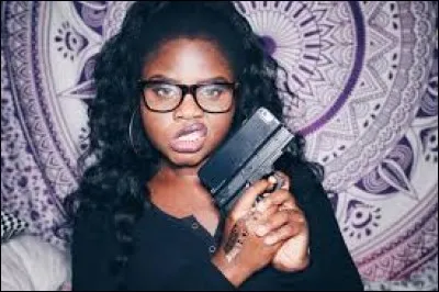 Elle montre cette coque dans sa vidéo...