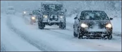 A quelle partie de l'automobile équipe-t-on de chaussettes à neige ?