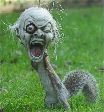 Qui se cache derrière cette tête à faire peur ?