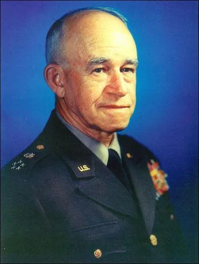 Qui est ce gnral 5 toiles s'tant fortement distingu lors de la Seconde Guerre mondiale ?