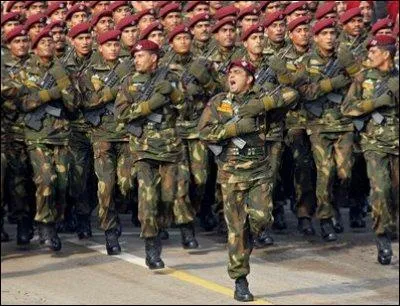  combien de militaires s'lve, plus ou moins, l'effectif actif de l'Arme amricaine ?