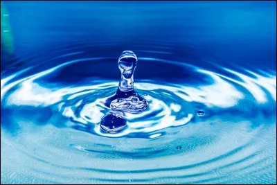 Quelle quantité d'eau doit pouvoir délivrer un point d'eau naturel ou artificiel ?