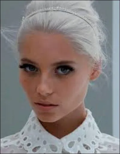 Les cheveux deviennent blancs quand on vieillit. Vrai ou faux ?