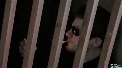 Quelles sont les paroles qu'il chante en prison ?