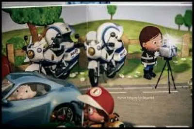 La moto de police de___ .