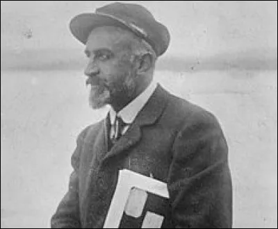 Quels noms portaient les vaisseaux successifs de Jean-Baptiste Charcot l'explorateur et océanographe français ?