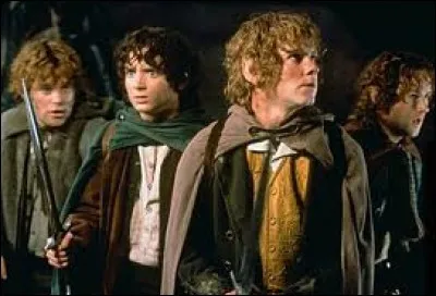 Quels sont les noms des 4 Hobbits de la compagnie de l'anneau ?