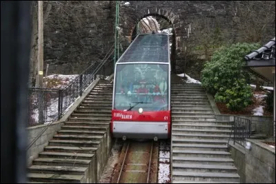 Depuis 1918, quatre générations de funiculaires se sont succédé pour permettre d'accéder au sommet du Mont Floyen à Bergen en Norvège. Qu'est-ce qui caractérise le tout dernier funiculaire ?