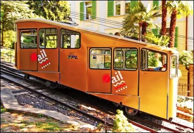 Flamboyant ce funiculaire, il rayonne dans cette charmante et typique ville de Lugano, que vous situeriez précisément ...