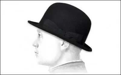 Ma chair est orangée, on me mange en entrée ou en dessert. Qui suis-je ?