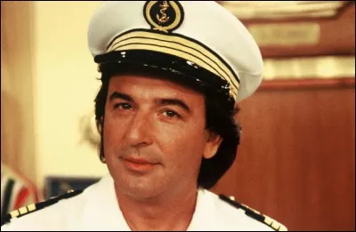 Je peut être sauvage et délicieuse, mais l'on me connaît aussi sous le nom d'une couleur. Qui suis-je ?