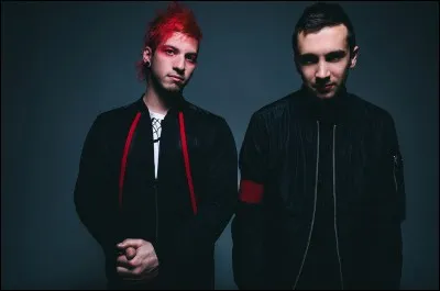 Comment s'appelle le chanteur du groupe ?