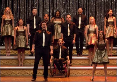Le Glee Club fait un medley de quel groupe lors du dernier épisode ?