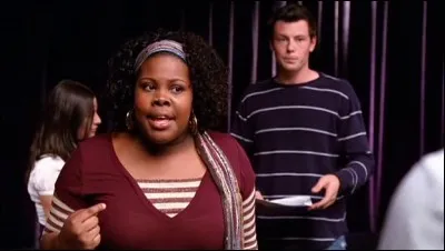 De qui Mercedes tombe-t-elle amoureuse au début de la saison ?