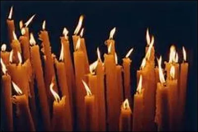 Comme appelle-t-on une bougie dont l'usage est exclusivement réservé à un culte ?