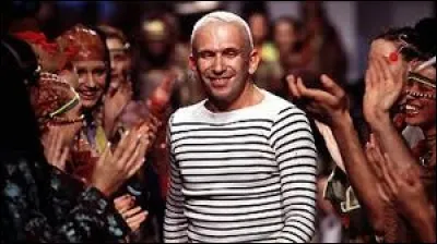 Quel vêtement peut-on facilement associer au styliste et couturier Jean-Paul Gaultier ?