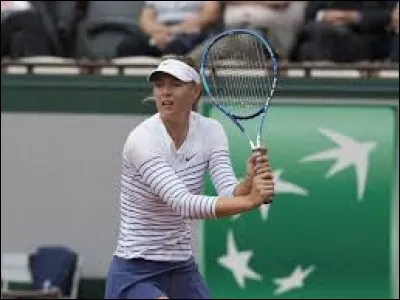La marinière version sport ! Qui est cette joueuse de tennis russe ?