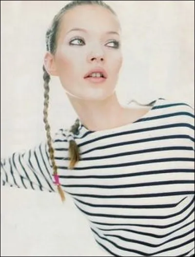 Qui est ce top model de renom, mettant en avant le vêtement rayé ?