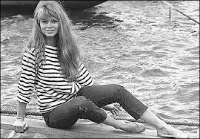 La marinière était déjà à la mode dans les années 50, la preuve avec l'icône du cinéma français de l'époque :