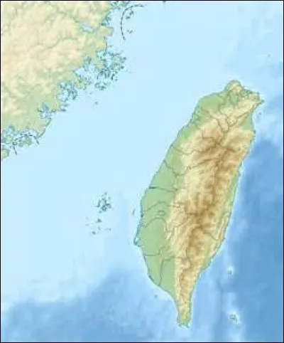 Quel pays est séparé de Taïwan par le détroit de Taïwan ?