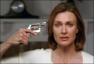 Quel personnage se suicide dans le premier épisode de la série ?