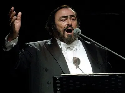 Vous me reconnaissez, je suis Luciano Pavarotti, qu'est-ce que j'ai bien pu chanter ?