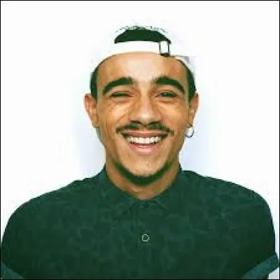 Comment s'appelle Mister V ?