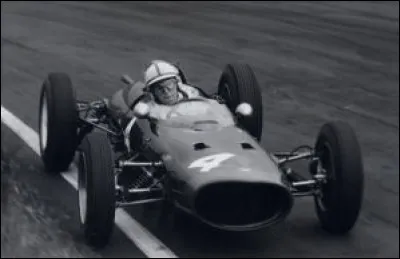 Le 11 juin 1962, il remporte, sur le circuit de Mallory Park, une victoire en F1 hors championnat, devançant Jack Brabham et Graham Hill. Sur quelle monoplace remporte-t-il cette course ?