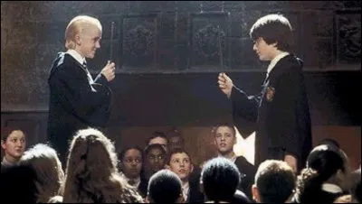 Maintenant, plus difficile ! Quelle formule trouvée dans le livre du Prince de sang-mêlé, Harry utilise-t-il contre Drago ?