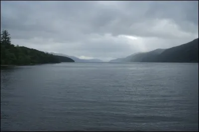 Le célèbre loch Ness est remarquable pour sa profondeur. De combien est-elle?