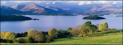 Avec 71 km2, ce lac, qui s'allonge sur 37 km, est le plus grand d'Ecosse. Quel est son nom ?