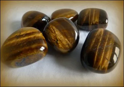 Variété de quartz aux tons tigrés, mordorés :