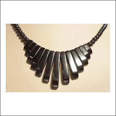 Pierre noire composée d'oxyde de fer :