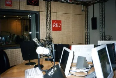 Qui anime "Pop-Rock Station" sur RTL2 ?