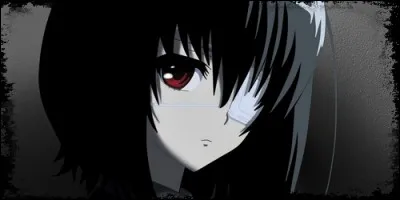 Dans "Another", comment s'appelle cette jeune fille très étrange qui semble hanter les couloirs de l'école ?