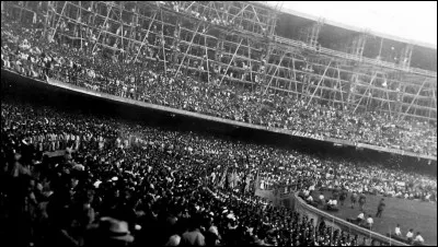 Le plus grand nombre de supporters en un match était lors de la finale de la Coupe du monde 1954.