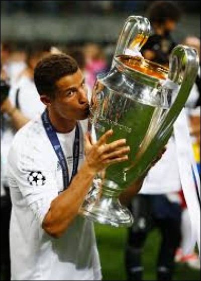 Ronaldo a joué dans 2 clubs différents.