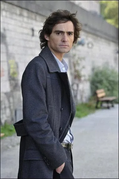 Ancien flic devenu avocat et ex de Thomas . Qui est-il ?