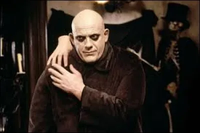 Dans la famille Addams, quel est le nom de l'oncle Fester en version française ?