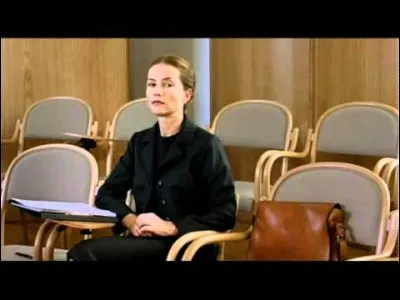 Hautaine, froide, un monstre de suffisance cette Erika !