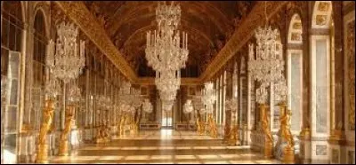 Quelle est la longueur de la galerie des Glaces à Versailles ?