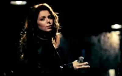 Elle chante "Chante-moi un air...Ta chanson pour les mois d'hiver ...Celle qui dans tes yeux, éclaire ton âme comme le feu ". De qui s'agit-il ?