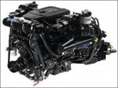 Qui a marinisé le premier moteur au monde ?