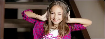 Elena Hasna est roumaine, elle a repris plusieurs chansons françaises, dont celle-ci, Dernière danse, qui devrait vous rappeler ...