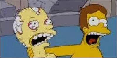 Pendant son enfance Homer a été choqué car il a trouvé un corps dans le lac où il sautait avec ses amis. Qui était ce corps ?