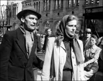 "Les assassins sont parmi nous" film de 1946, a pour thème les questions de la culpabilité individuelle et collective, du pardon ou du désir de vengeance quand la justice fait défaut. Dans quelle ville ravagée se déroule-t-il ?