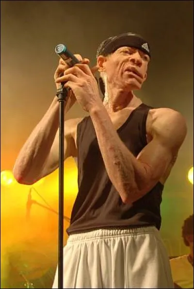 Quel est le genre musical de Yellowman, vivant en Jamaïque ? (Indice : Bob Marley)