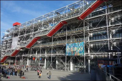 En quelle année a été inauguré le Centre Beaubourg à Paris ?
