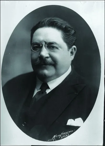 Complétez ce roman de Gaston Leroux : Le Mystère de...